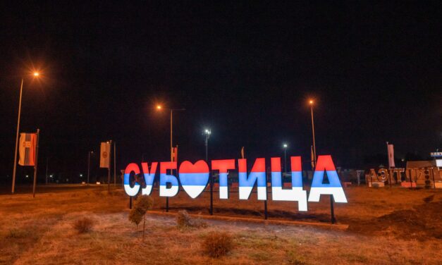 Mikor fogják kihelyezni Szabadka magyar megnevezését „dekoratív” betűkkel?