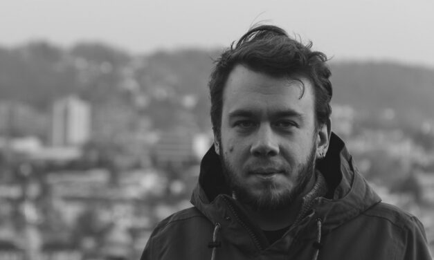 <span class="entry-title-primary">„Könnyebb a mozgássérültségről beszélni, mint a szexualitásról”</span> <span class="entry-subtitle">Kormányos Ákos Horváth Péter Irodalmi Ösztöndíjban részesül</span>