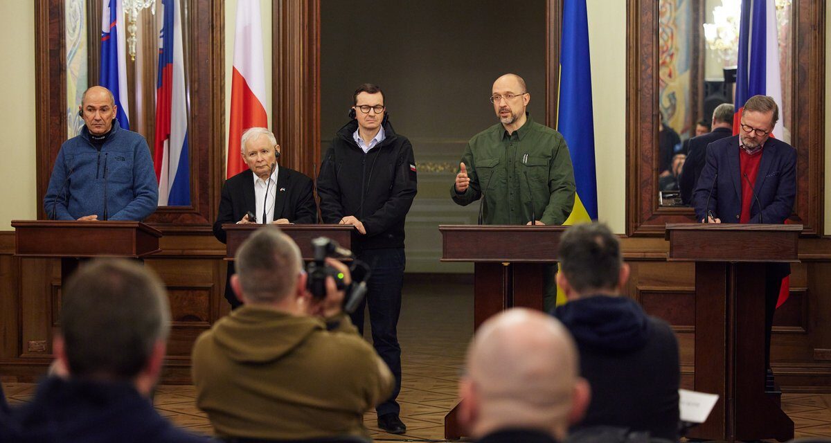 <span class="entry-title-primary">Hárman bátran Kijevben (Ki hiányzott?)</span> <span class="entry-subtitle">A cseheknek, a lengyeleknek és a szlovénoknak fontos volt kimutatni szolidaritásukat az ukrán néppel</span>