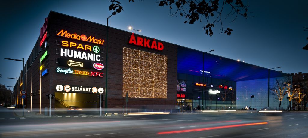 Bombariadó volt több magyarországi plázában, többek között a szegedi Árkádban is