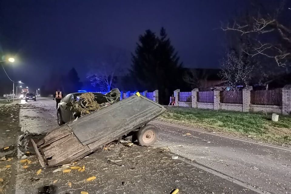 Lovaskocsinak ütközött egy autó Palicson