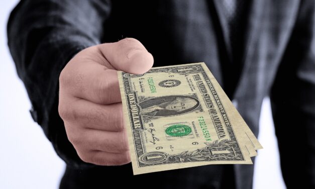 Másfél millió dollárt ért Michael Jordan barcelonai dzsekije