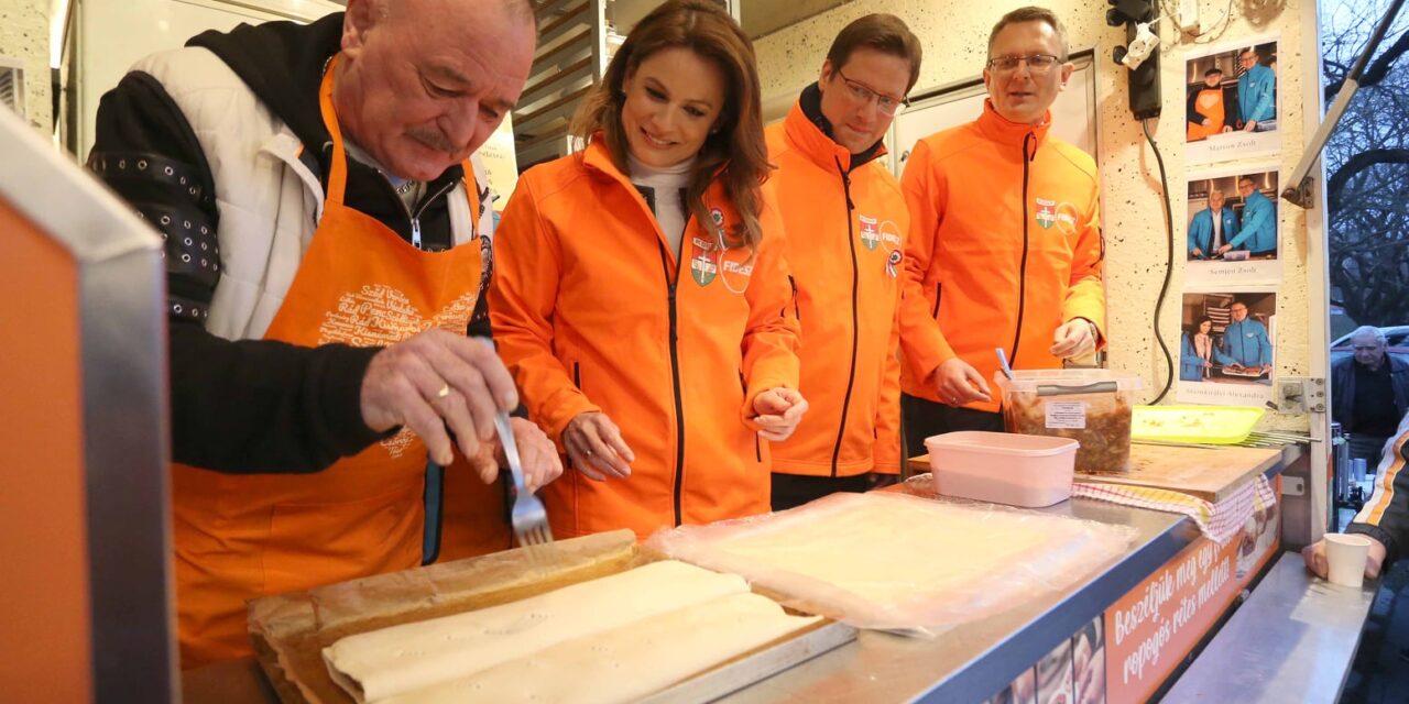 Az erdélyi magyarok körében kilencven százalékos a Fidesz-KDNP támogatottsága