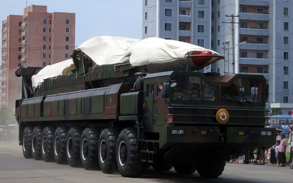 Észak-Korea hétfőn reggel ismét ballisztikus rakéták kilövésével fenyegette meg a világot