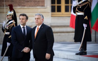 Macron: Orbán viselkedjen európai módon