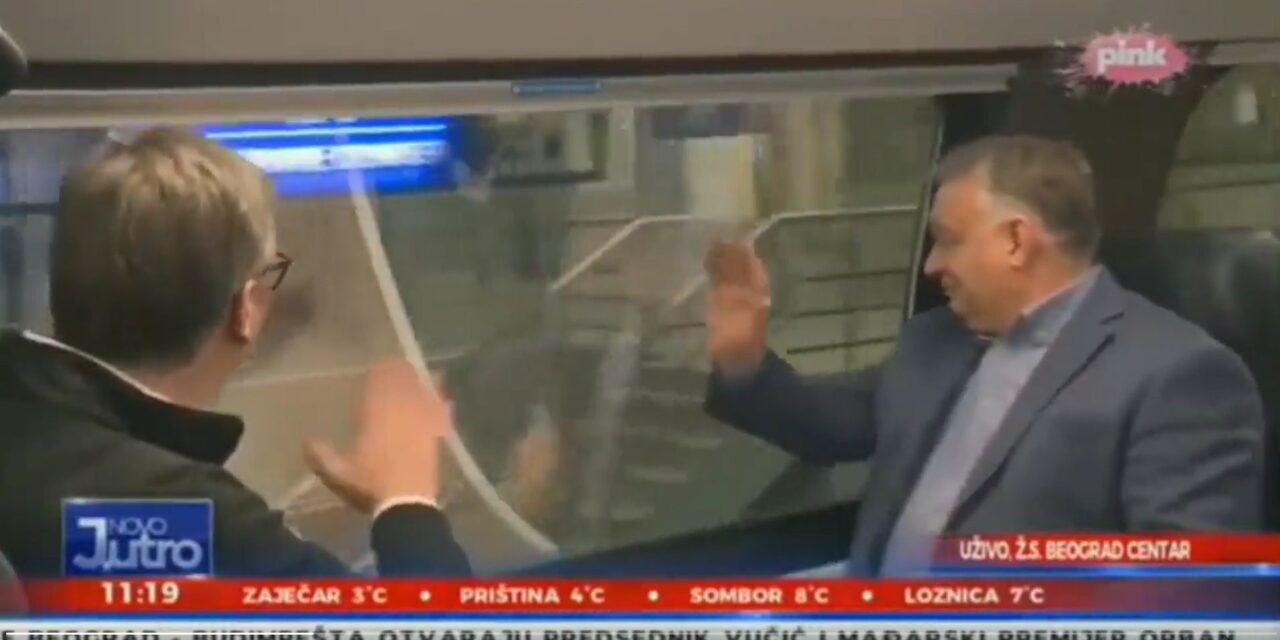 Vučić és Orbán is integetett a nem létező tömegnek