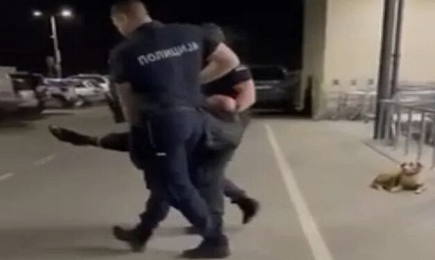 Nem akart fizetni, rendőrök vezették ki a papot a Lidlből