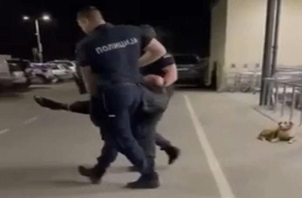 Nem akart fizetni, rendőrök vezették ki a papot a Lidlből