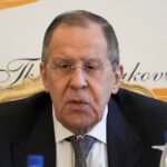 Lavrov: Nincs könnyű helyzetben az elnök, az EU zaklatja őt