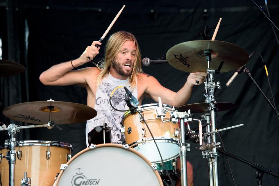 Elhunyt Taylor Hawkins, a Foo Fighters dobosa