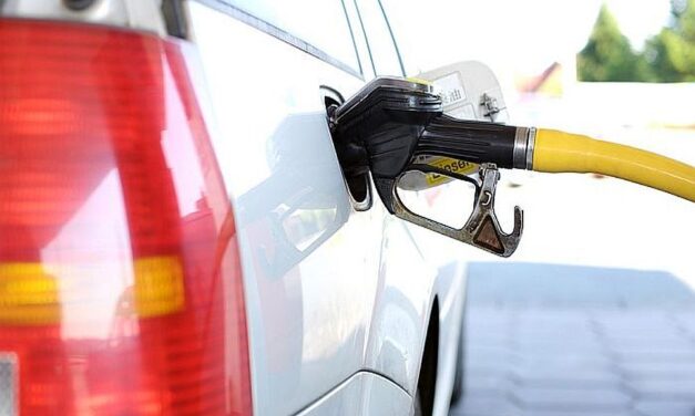 Hiába szólt oda az Orbán kormány, pénteken tovább drágul az üzemanyag Magyarországon