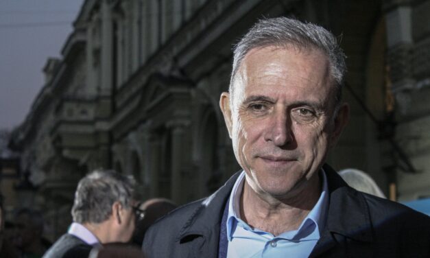 Ponoš: Szerbiában ki nem hirdetett rendkívüli állapot van