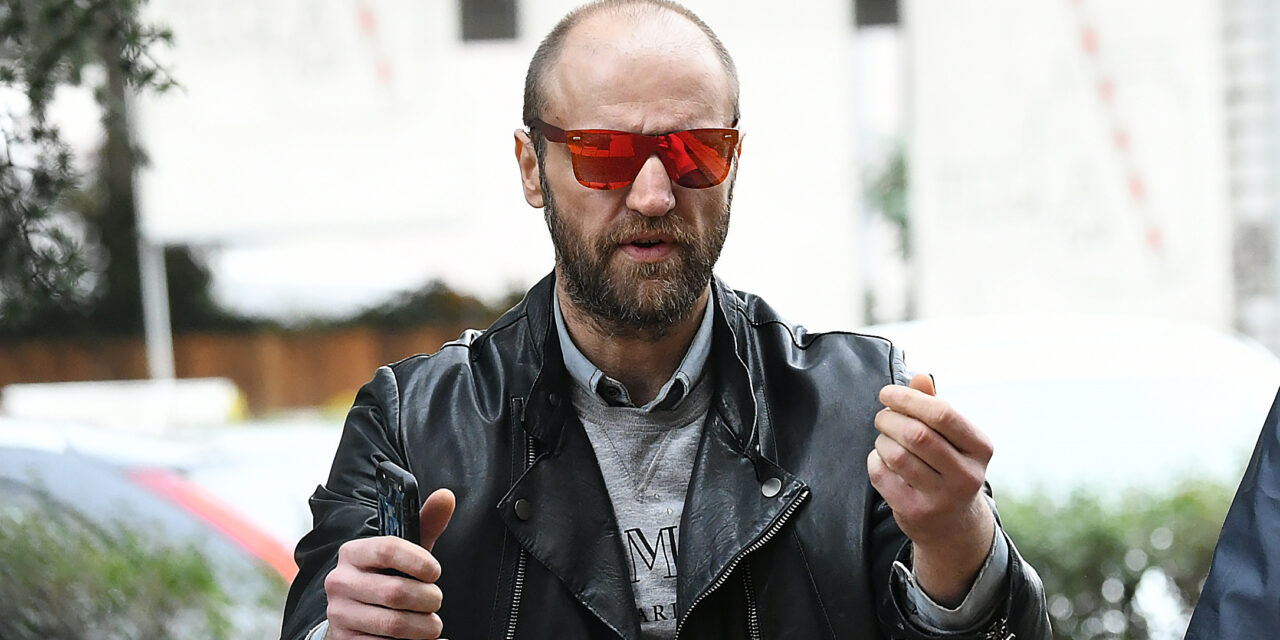 Megint zaklatás miatt tartóztatták le az ismert divattervezőt