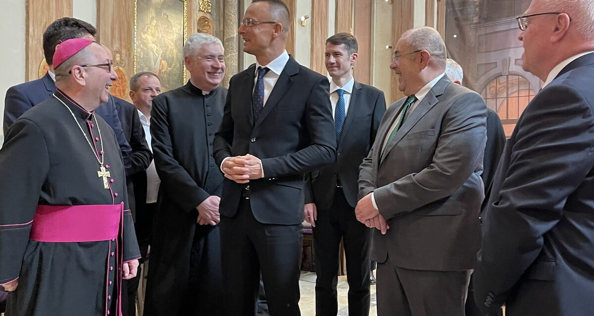 Szijjártó: Köszönet Pásztor türelméért és jámborságáért