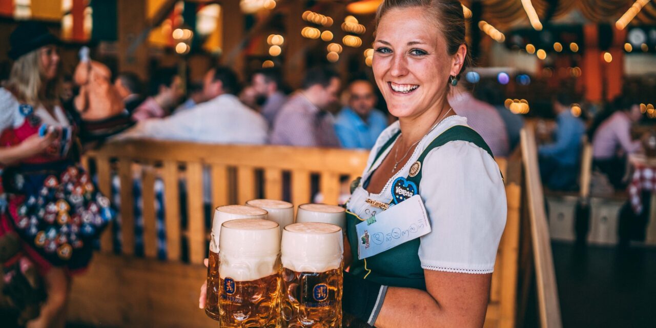 Rekordáron adják a sört a német Oktoberfesten