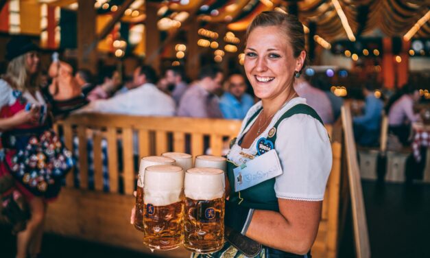 Rekordáron adják a sört a német Oktoberfesten