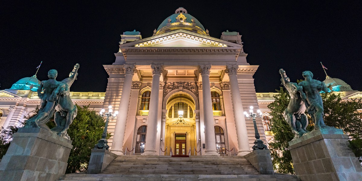Demostat: A szerb politika paradoxona, hogy a legszegényebbek a hatalom legnagyobb támogatói