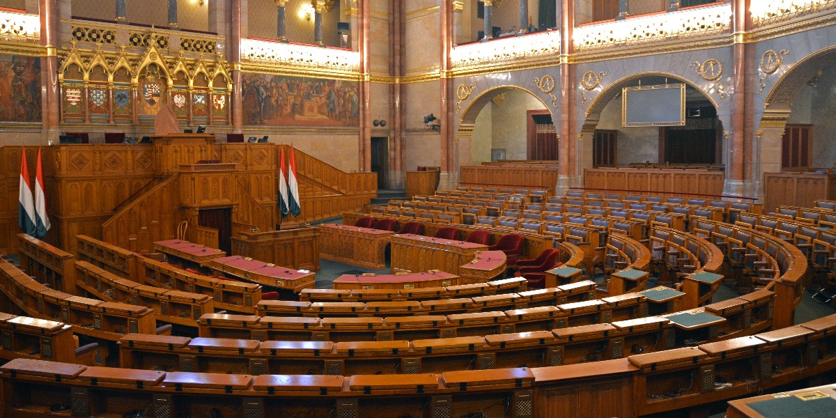 <span class="entry-title-primary">Jön a Szuverenitásvédelmi Hivatal</span> <span class="entry-subtitle">Elfogadta a magyar kormány a szuverenitásvédelmi törvényt</span>