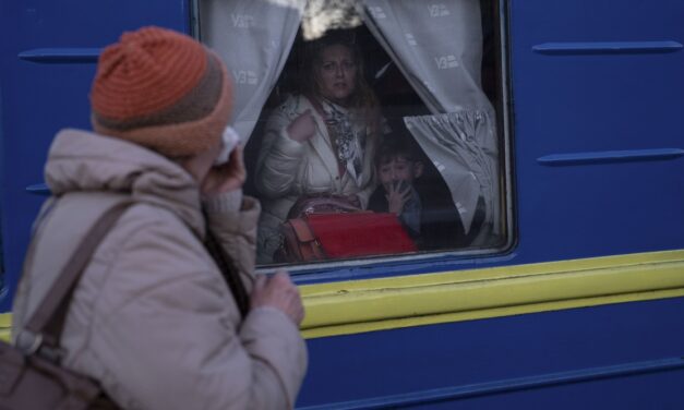Kötelezően választható tantárgy legyen a szerb nyelv az Ukrajnából és Oroszországból érkezett diákoknak