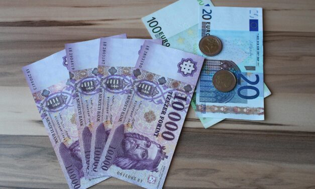 Mélyrepülés: 427 forint egy euró