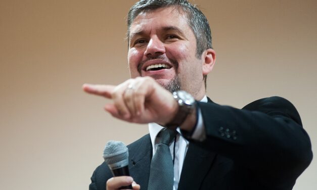 Tárgyalni hívta az ellenzéki pártok vezetőit Hadházy Ákos