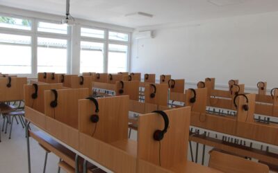 Több mint száz pedagógust bocsátottak el az egyemisták melletti kiállás miatt