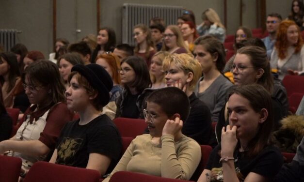 Itt a KMV teljes programja