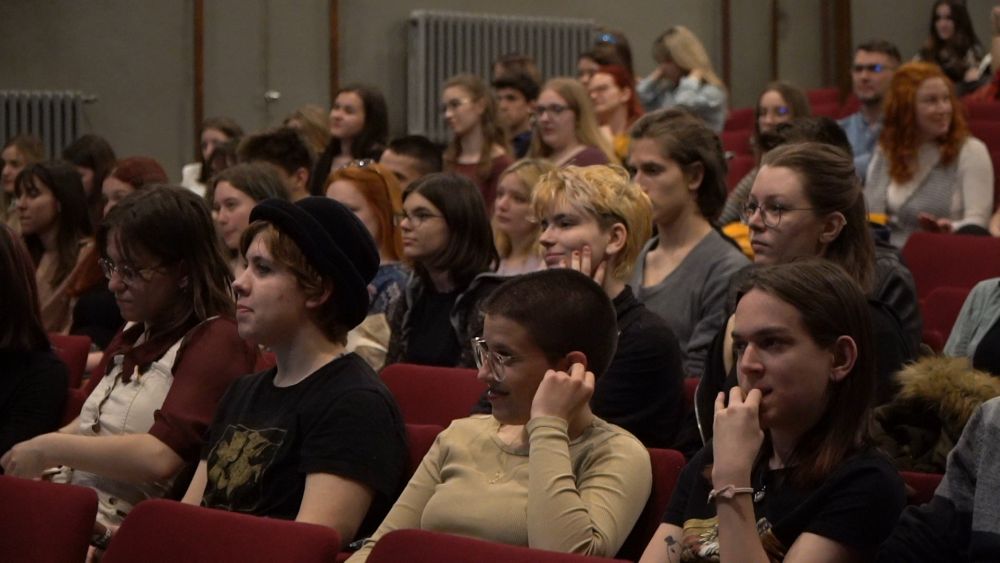 Itt a KMV teljes programja