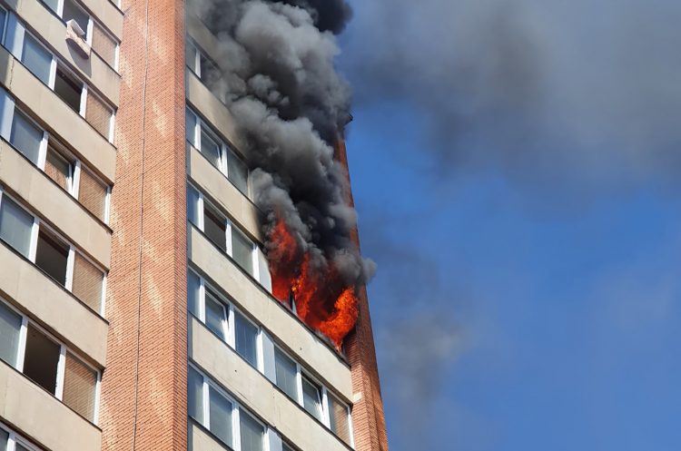 Lángokban a niši egyetemista otthon