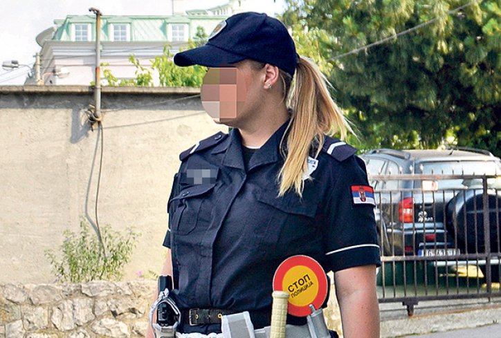 Rátámadt az őt igazoltatni próbáló rendőrnőre