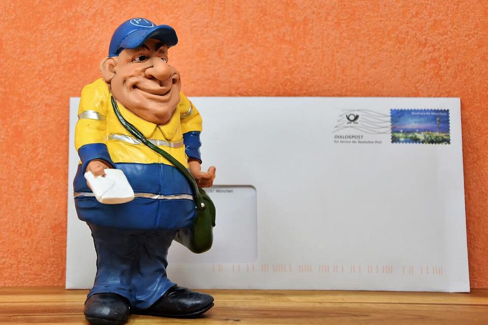 A Szerb Posta munkaerőt keres, miközben a tiltakozó dolgozókat eltávolítják munkahelyeikről