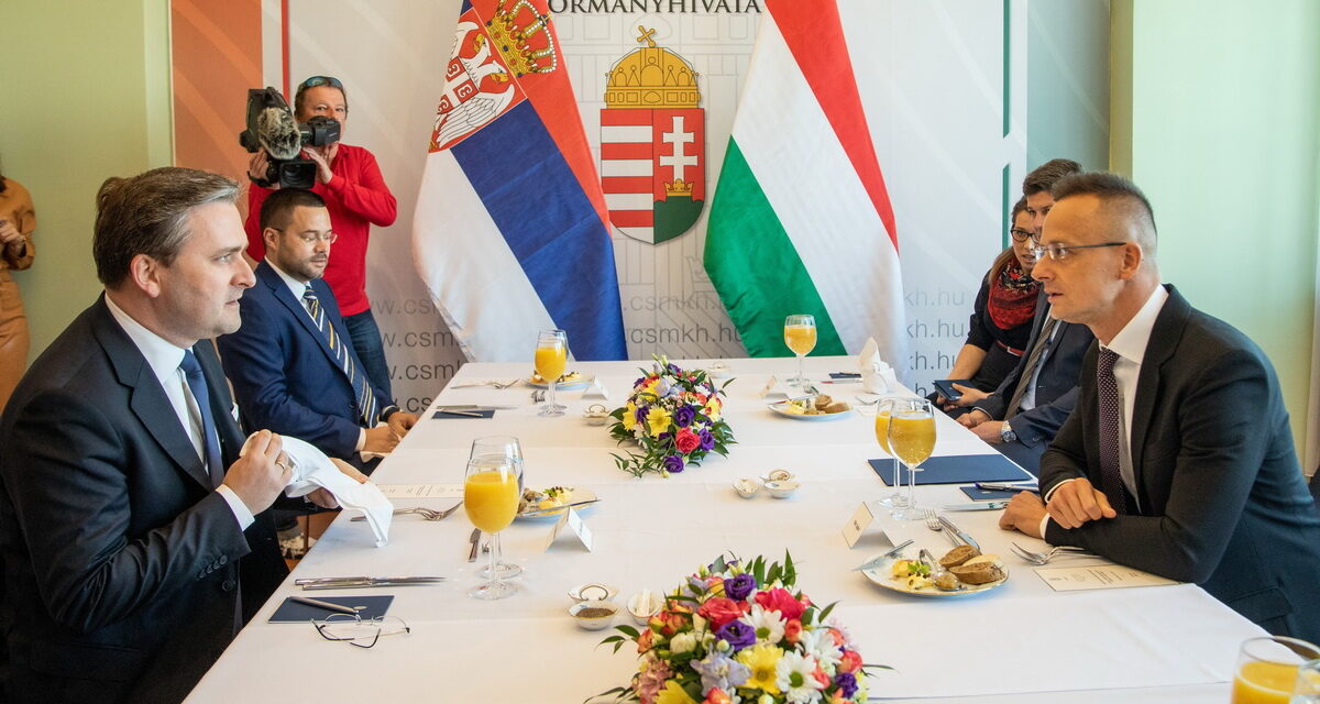 Szijjártó: Szerbiát már tegnap fel kellett volna venni az Európai Unióba
