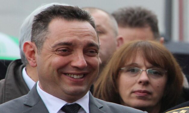 Vulin: Oroszország támogatja Szerbiát a „színes forradalom” elleni küzdelemben