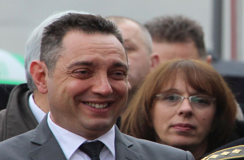 Vulin: Oroszország támogatja Szerbiát a „színes forradalom” elleni küzdelemben