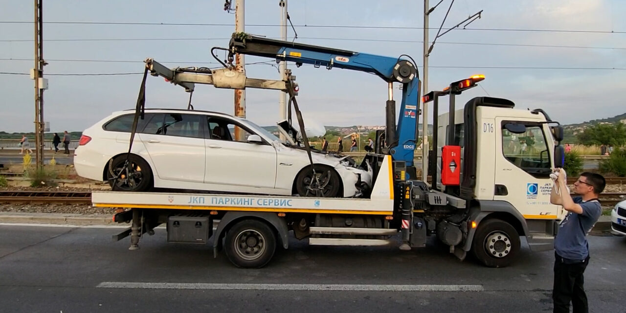 Darabokra tört a kamion utastere, ketten húsz métert zuhantak