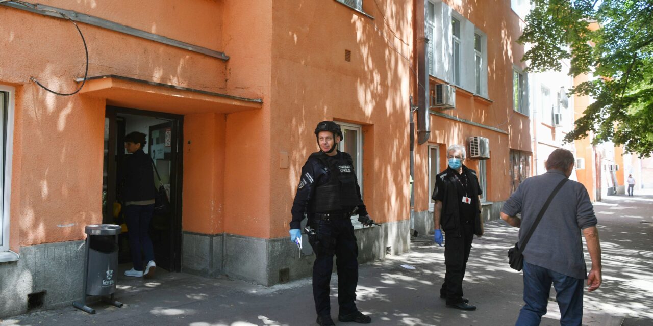 Az egészségügyi intézményeket sem kímélik a pánikkeltők