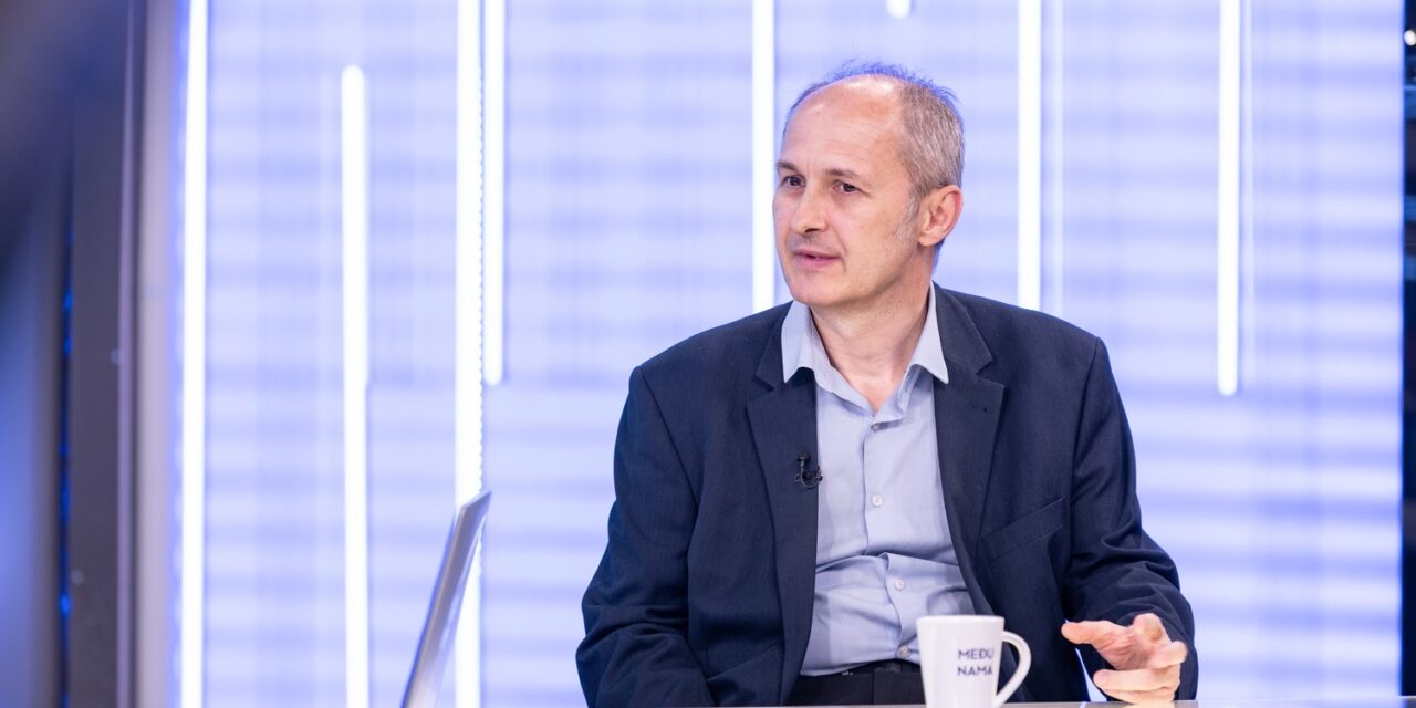 Božović: Végzettség és tudás nélküli pártkáderek vállalják el a felelősséggel járó tisztségeket