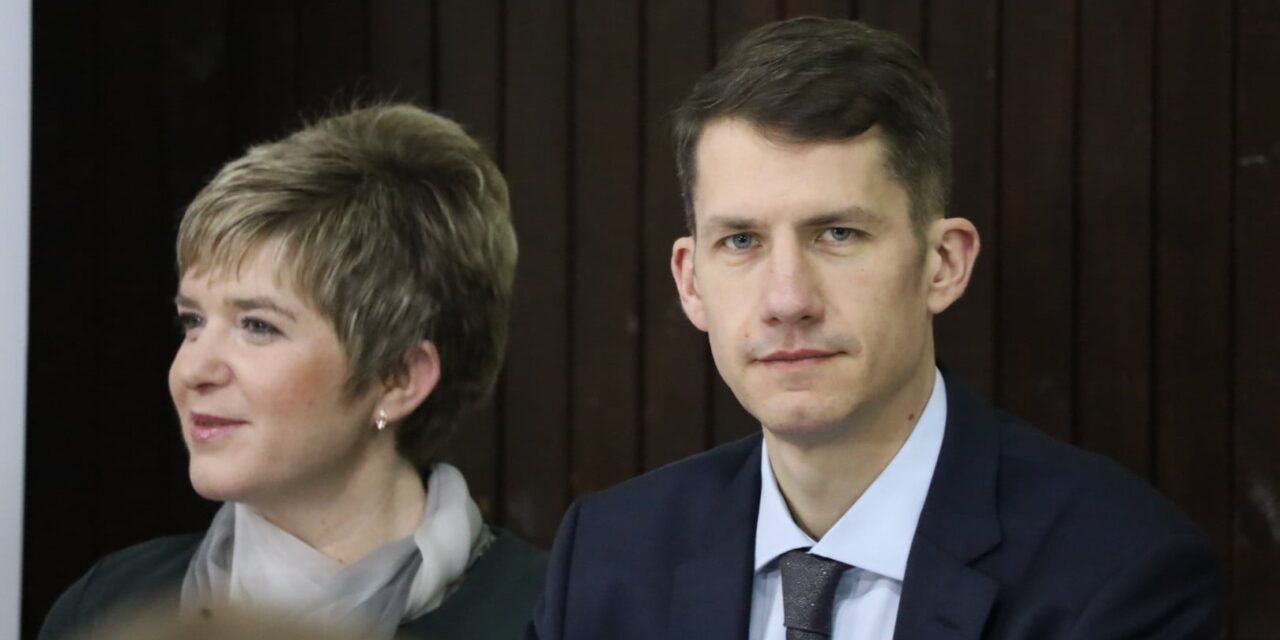 Kovács Elvira tavaly 2,76 millió dinárt keresett, Pásztor Bálint pedig több mint 2,3 milliót