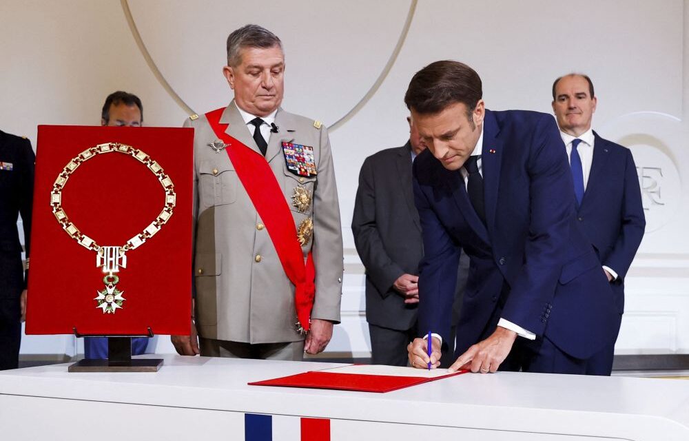 Ünnepélyesen beiktatták hivatalába Macront második mandátumára
