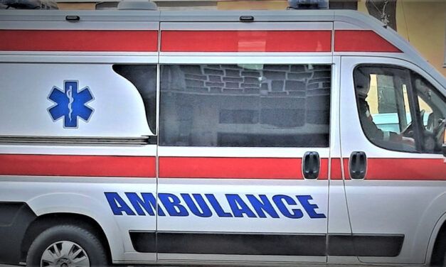 Négyen meghaltak Rumánál, egy furgon ütközött egy munkagéppel