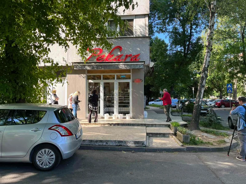 Bombát dobtak egy belgrádi pékségbe