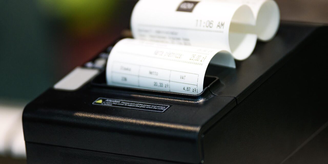 Hiába fizették ki, nem érkeztek meg időben az új adómemóriás pénztárgépek