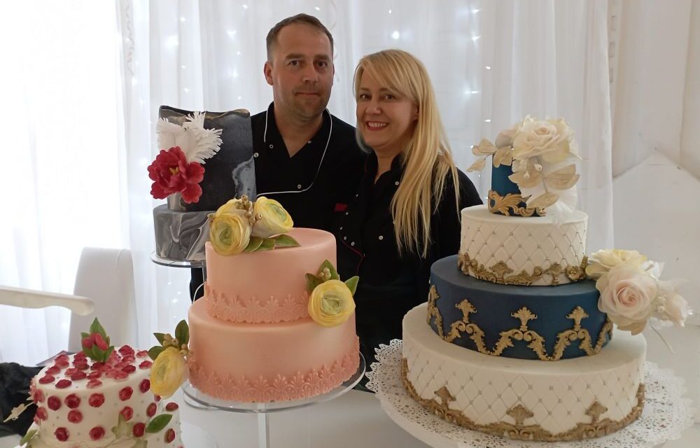 A cukrászatban is az alkotást látom