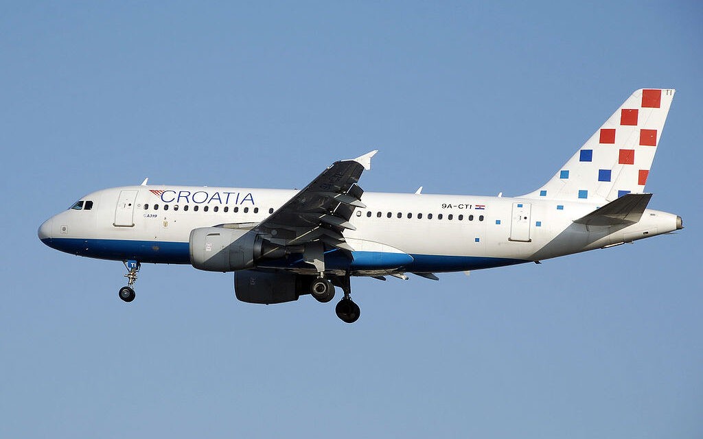 Rálőttek egy horvát utasszállító gépre