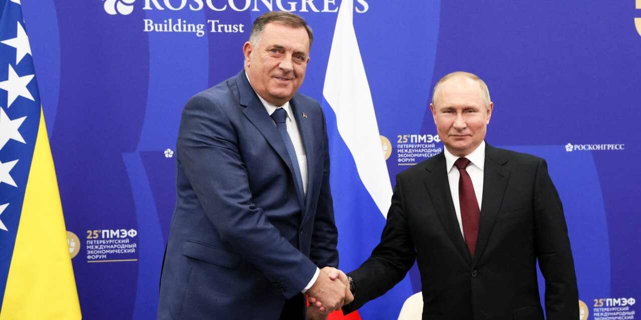 Putyin állami kitüntetést adományozott Dodiknak