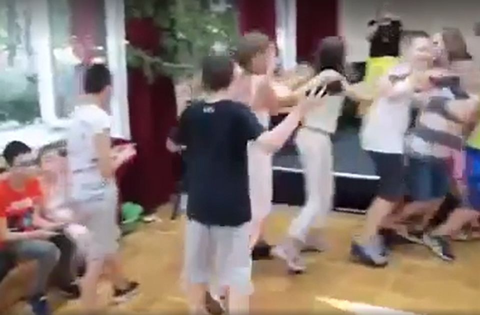 Háborús bűnöket magasztaló dalra mulattak egy újvidéki általános iskola negyedikesei