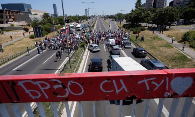 Vučić szombaton fogadta volna a Fiat dolgozóit, de ők visszautasították ezt az ajánlatot