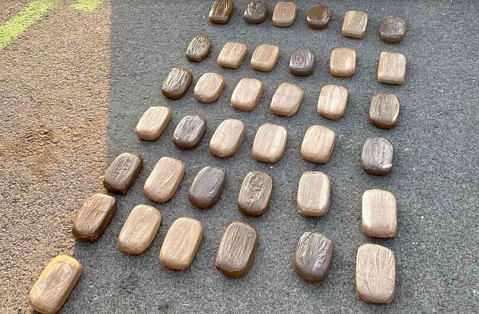 Húsz kiló heroin volt az autójában, a fizetőkapunál fogták el