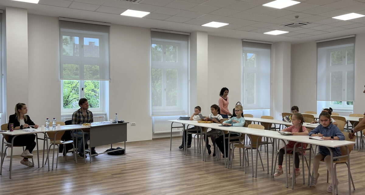 <span class="entry-title-primary">Százötven kisdiák olvasott a tanítóképzőn</span> <span class="entry-subtitle">Olvasni jó! - Felolvasási versenyt szerveztek az általános iskolások alsó osztályainak</span>