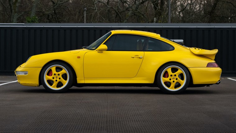 A sárga autók tartják a legjobban az értéküket